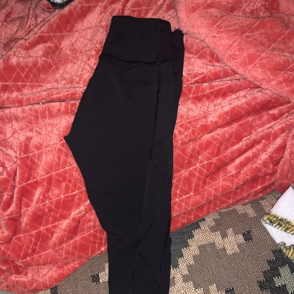 High rise cropped lululemon leggings - Picture 3 of 3